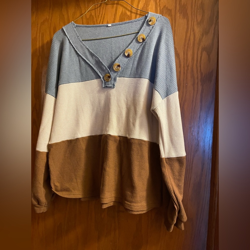 Women’s extra large thermal shirt.